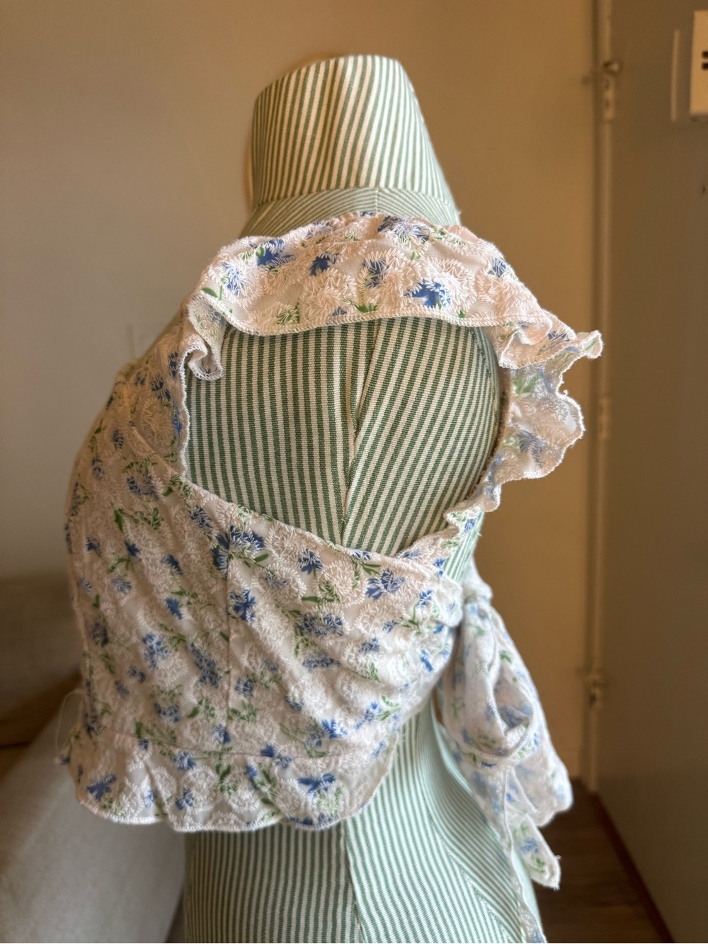 Kirious Los Angeles embroidered floral print tie-back top, size XS - Picture 2 of 5